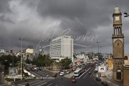 Image du Maroc Professionnelle de  L'ancienne Place des Nations Unies avec au centre la fameuse coupole Zevaco, plus connue sous le nom de “Kora ardia” (planète terre). Le nœud de circulation, carrefour des axes routiers de la métropole est presque sacrifiée au détriment du Tramway de Casablanca, Lundi 6 Juillet 2009. A droite la nouvelle tour de l'horloge construite en 1992. (Photo / Abdeljalil Bounhar)

